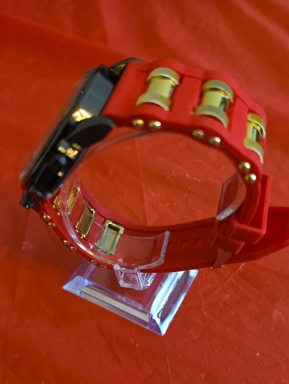 Men's Red Silicone Strap Watch with Black Case and Gold Accents